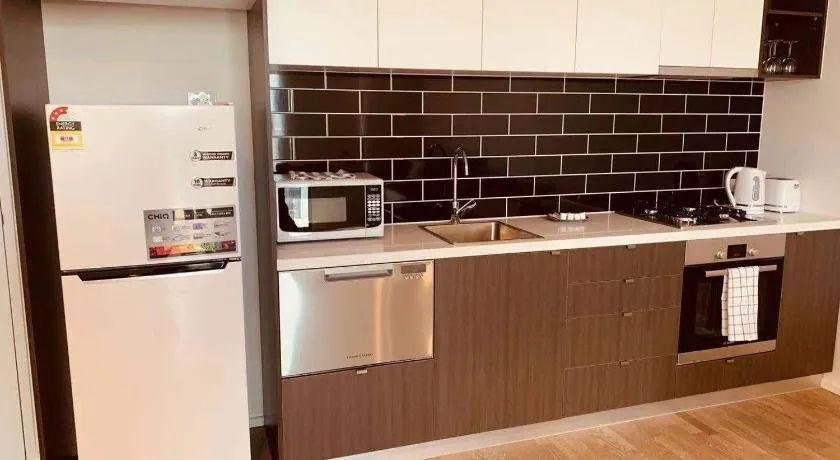 Cozy & Brand New Apt in the Heart of Western - Image 1