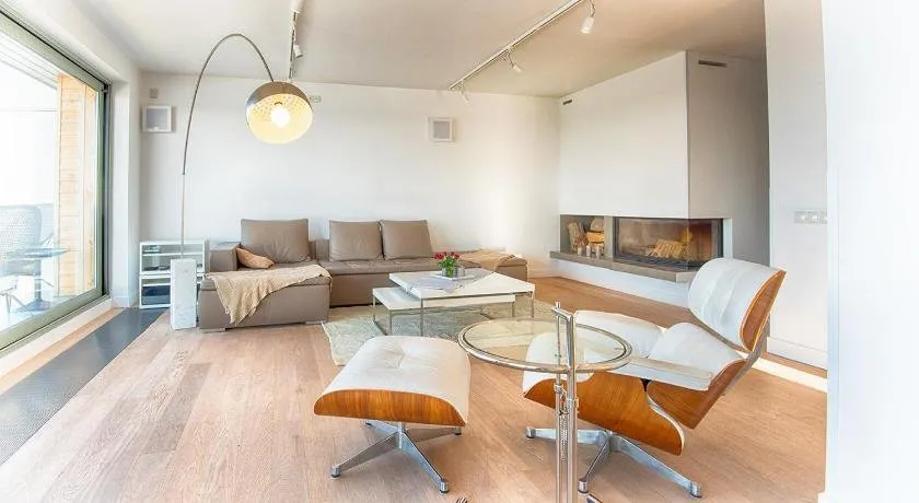 Superior Cliff Apartment - Image 1