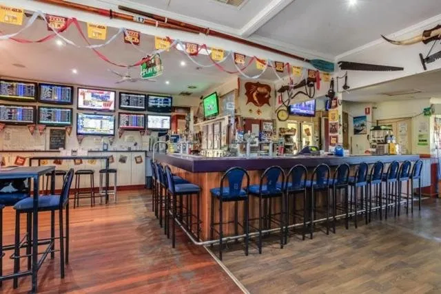 Fernvale Hotel Motel - Image 1