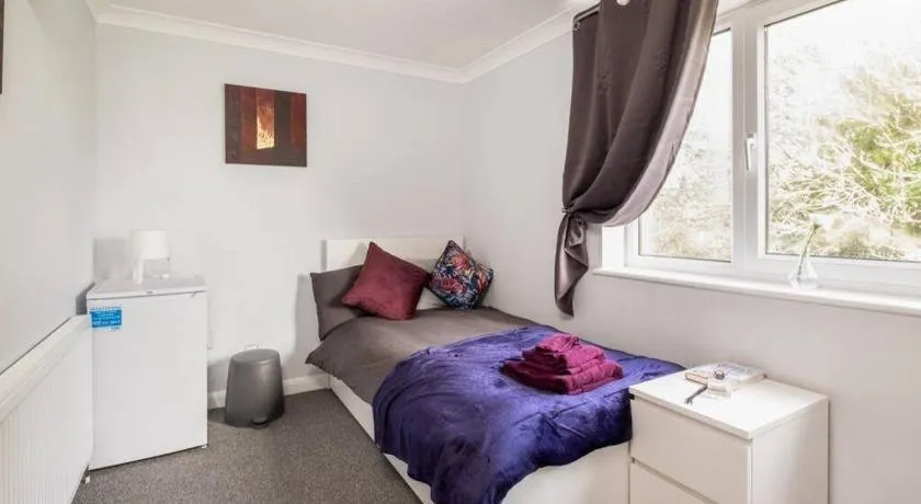 5 Bedroom Apartment Corby Hosted By Costay - Image 1