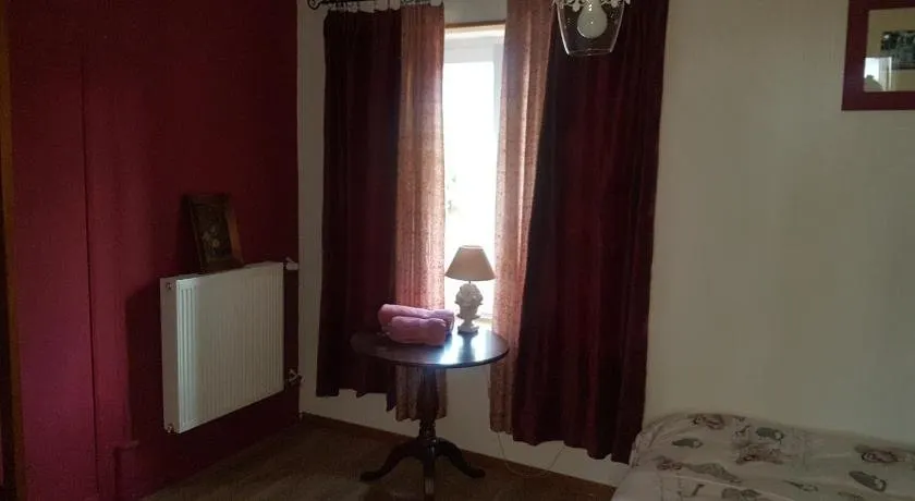 Au Petit Bonheur - Image 1
