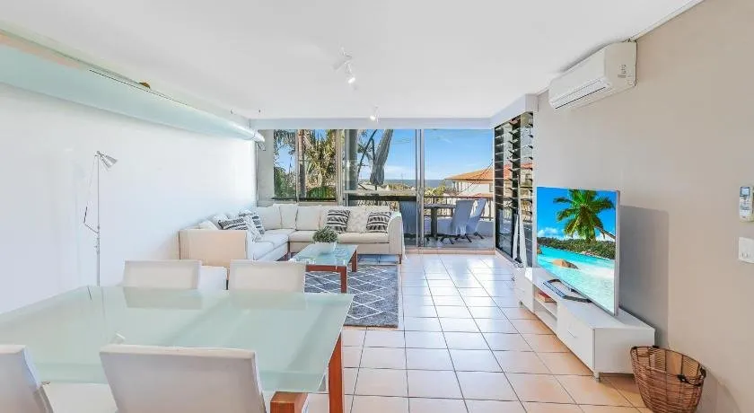 Walk to the beach, Sunshine Beach - Image 1