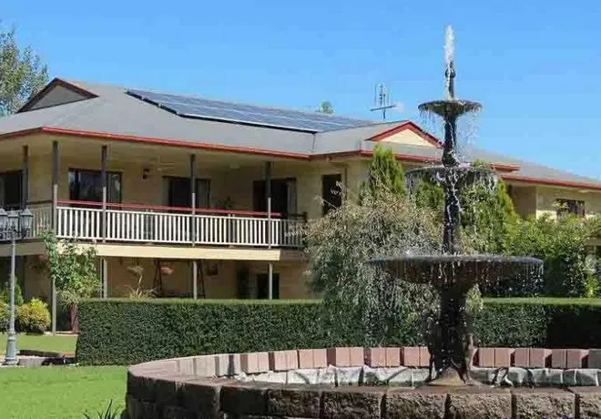 Allora lodge Bed And Breakfast - Image 1