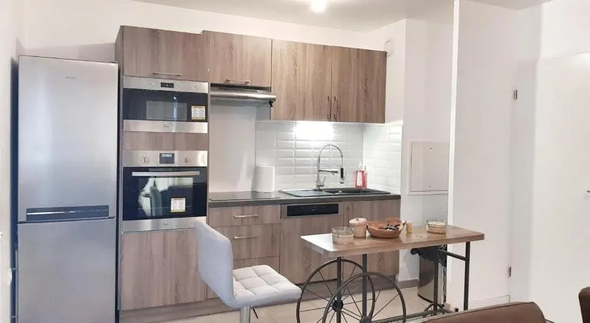 Chambre charmante et Cosy, avec NETFLIX et PRIME dans F3 habite par un couple a Cergy - Image 1