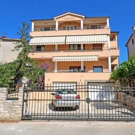 Apartment in Vila Mia - Image 1