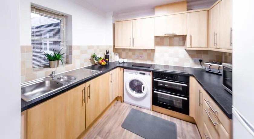 Colchester 2 bed apt, close to main station, hospital, town centre - Image 1