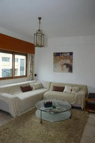 Bright City Apartment - Image 1