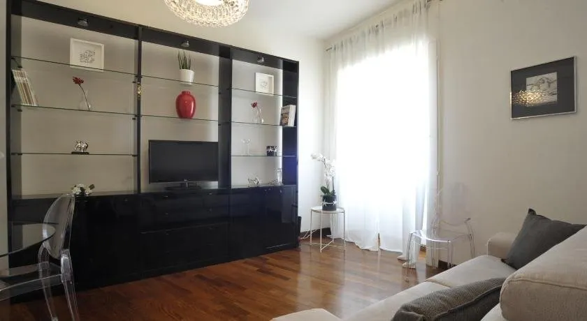 SMART HOUSE - Image 1