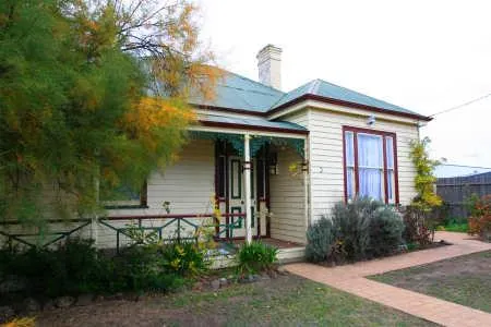 Pembroke Hotel - Image 1
