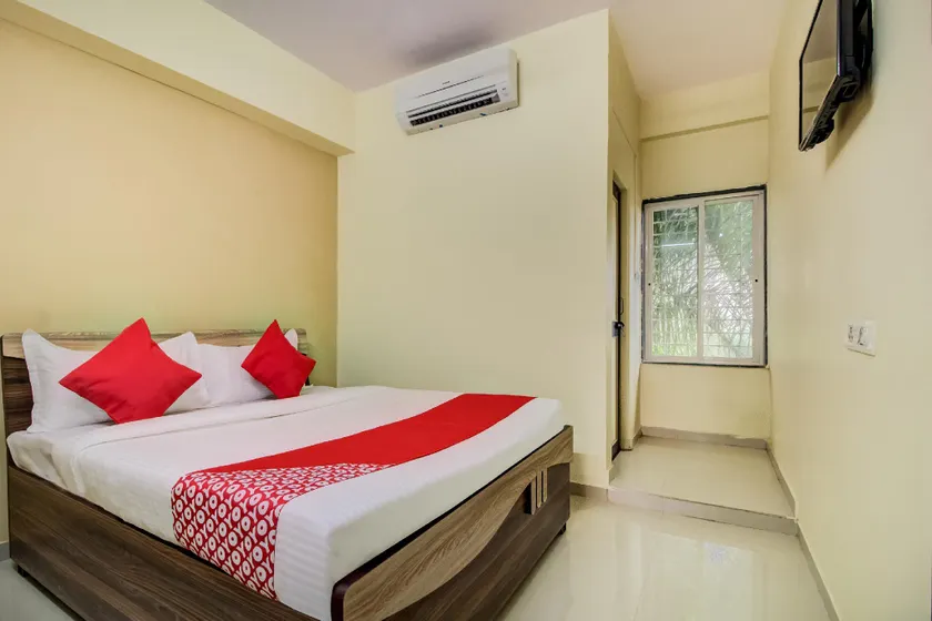Hotel Sai Shraddha by OYO Rooms - Image 1