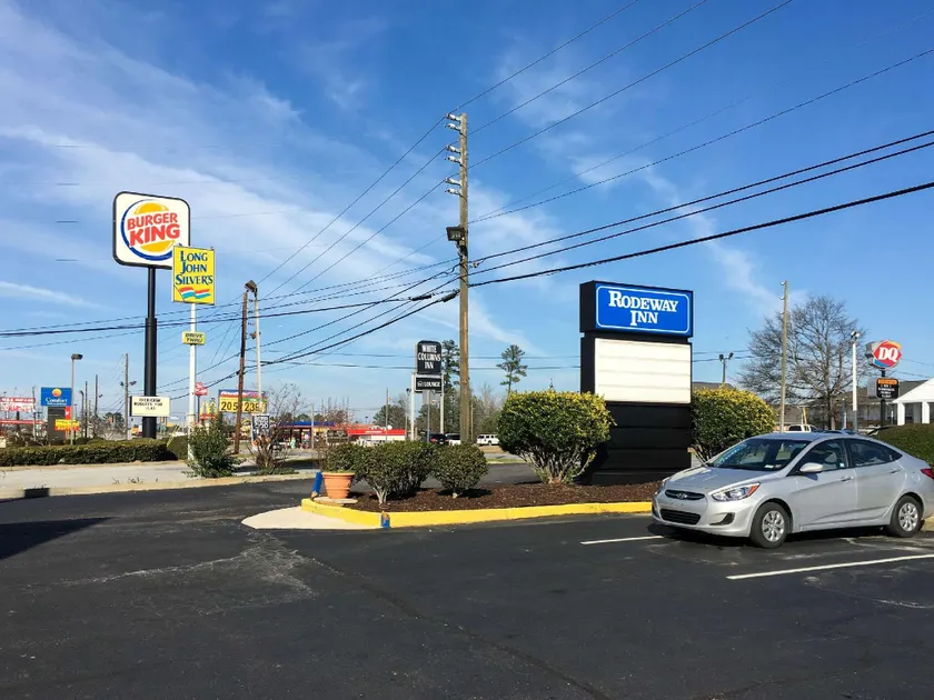 Days Inn by Wyndham Thomson - Image 1