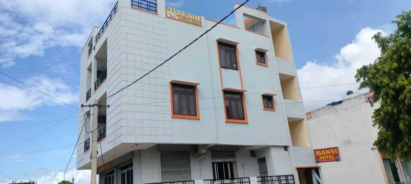 SPOT ON 92419 Manshi Hotel - Image 1