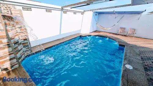 Casa con Piscina y Jacuzzi en Cdla Refugio del mar - Image 1