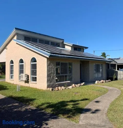 11 Anchovy Street - Tin Can Bay Summer Haven coastal retreat - Image 1