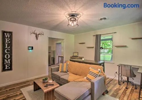 Modern 2BR/1BA Home on Fort Gibson Lake - Image 1