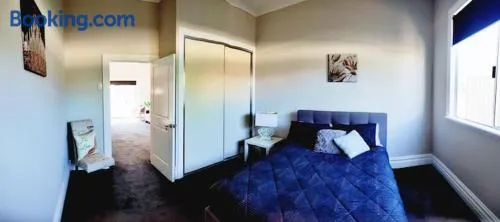 Executive Cottage Must pay on arrival or call ahead wifi TV only - Image 1