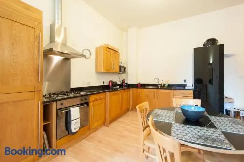 Central Mill Flat Sleeps 4 Free Parking - Image 1