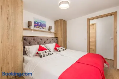 Seafront apartment Voyo - Image 1