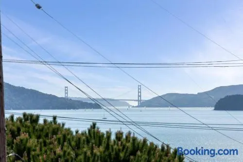 Bay Views, Peaceful Vacation, Quiet Work Retreat - Image 1