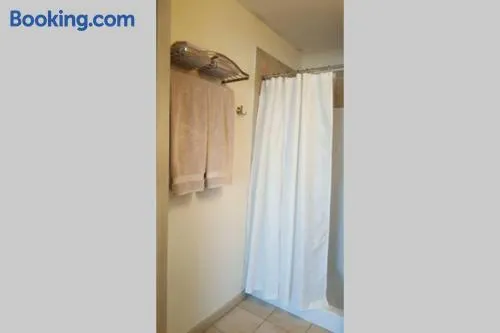 Spic and Span. Efficiency Studio Apartment! - Image 1