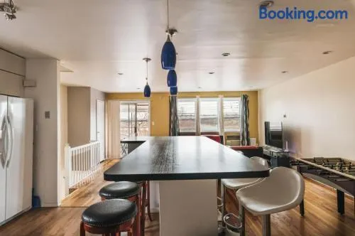 Large Apartment in Brooklyn+ Balcony (Water View) - Image 1
