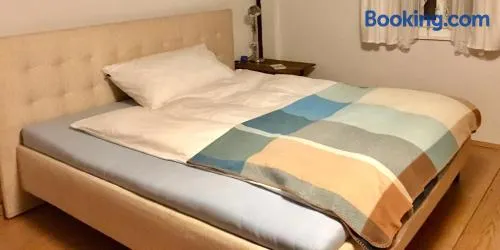 Zimmer in schmuckem Stockli mit atemberaubender Aussicht - Image 1