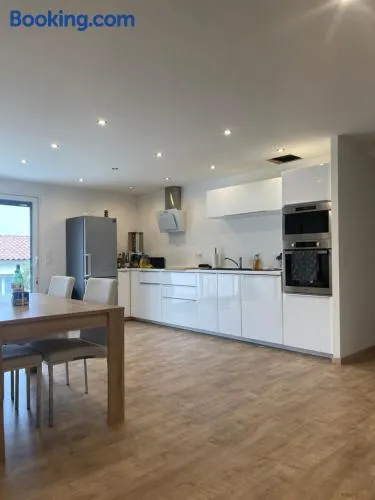 Superbe Appartement 2 chambres Avec Terrasse - Image 1