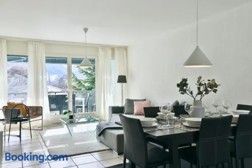 Grand appartement moderne dans une zone residentielle a Sierre - Image 1