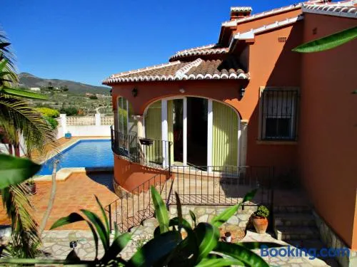 Gepflegtes Ferienhaus mit großem Privatpool - Image 1