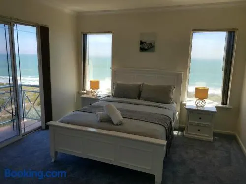 Caravel Beach House Mandurah - Image 1
