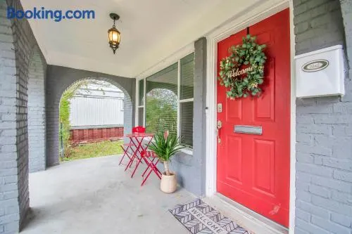 HEART BEAT ! Mid-town\Med Center\University Area sleeps 10 ! - Image 1