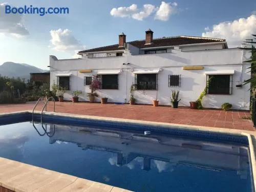 Complejo turístico con piscina - Image 1