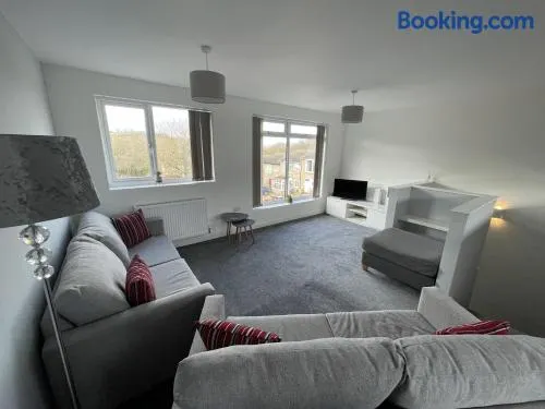 Turnlee View Glossop - Image 1