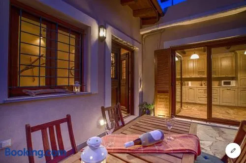 Luxury Holiday Home - Image 1
