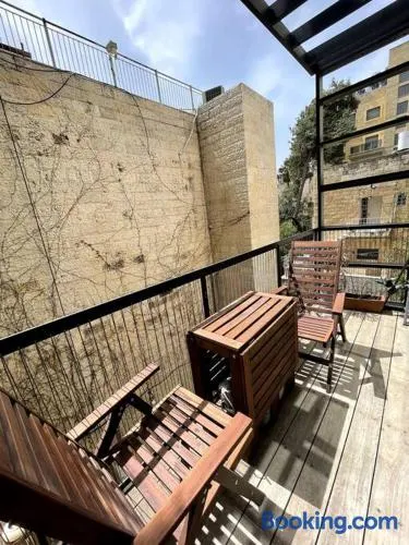 JLM Modern 3 Bedroom - Fully Renovated - Image 1