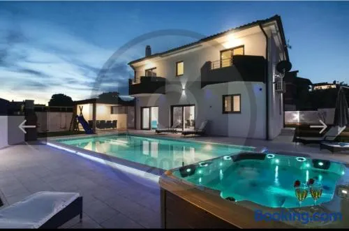 Villa Day - Image 1