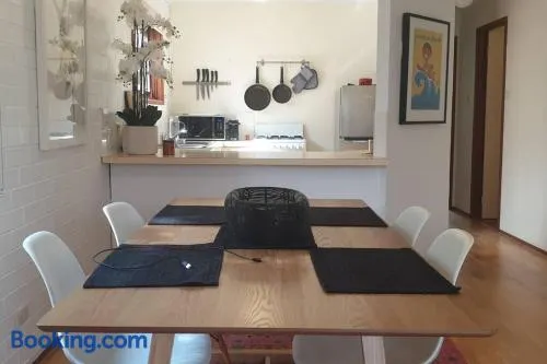 Cosy Great Location 2Bed 1Bath with Parking - Image 1