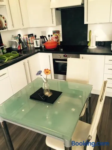 London DBL room Private bathroom & toilet in modern 2bed apartment - Image 1