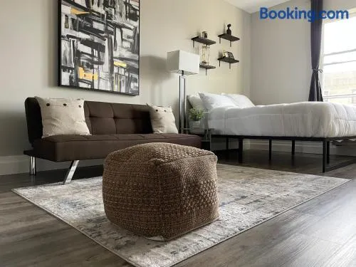 Comfy Studio Apt. Near Downtown Newark! - Image 1