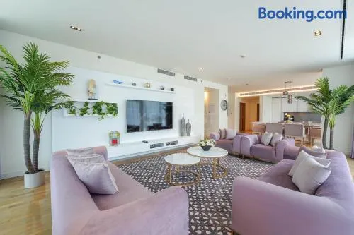 KeyHost - Stunning 3BR Apartment with Maid's Room - City Walk near La Mer- K360 - Image 1