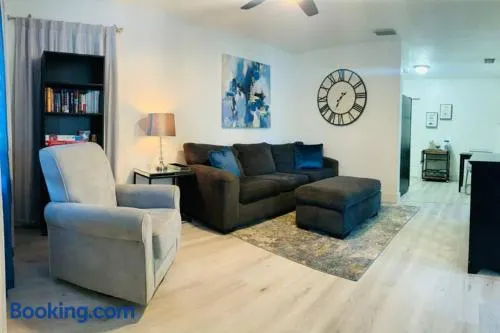 2 Bedroom Apartment - Perfect for Long Term Stays - Image 1