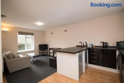 Aston Henry James Courtlands Cosy apartment close to Maidenhead train station - Image 1