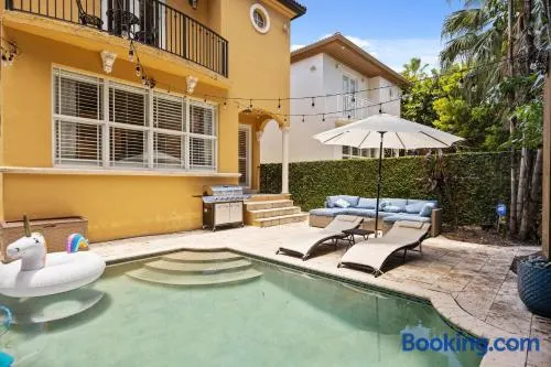 Luxury Spanish Villa 4 Bedroom 4 Bathroom Pool Sunny Isles - Image 1
