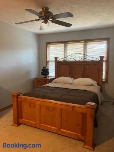Mount Poconos Townhouse Getaway - Image 1