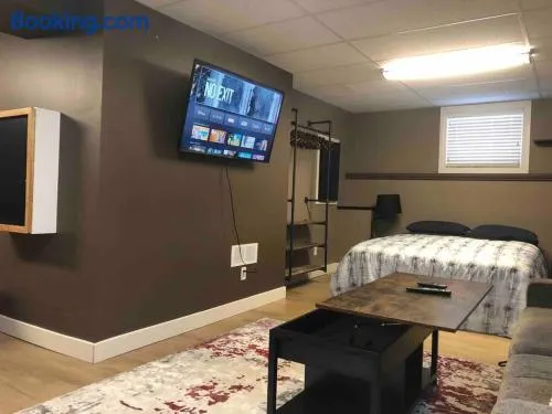 HOTTUB - Cozy Comfy Studio w/ 3 Queen Beds - Image 1