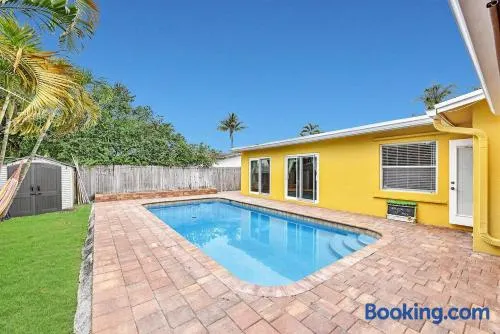 Beautiful home pool near Sawgrass Mills Mall - Image 1