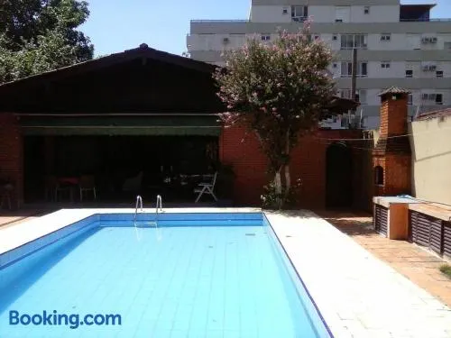 LINDA E CONFORTAVEL CASA COM PISCINA NO GUARUJA - Image 1