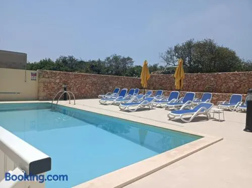 Luxury penthouse apartment with the pool, Qala - Image 1