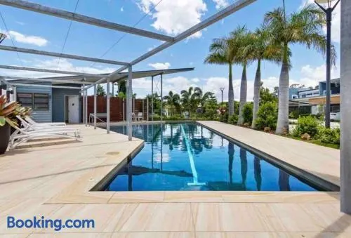 Luxurious Waterfront Apartment - Image 1