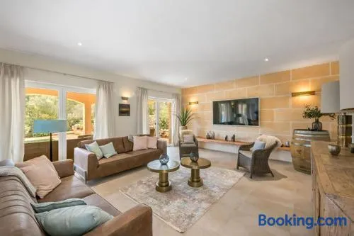 Luxurious newly built finca in a quiet location in Meyreuil - Image 1